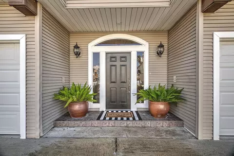1095 Redfish St, Bayou Vista, TX 77563