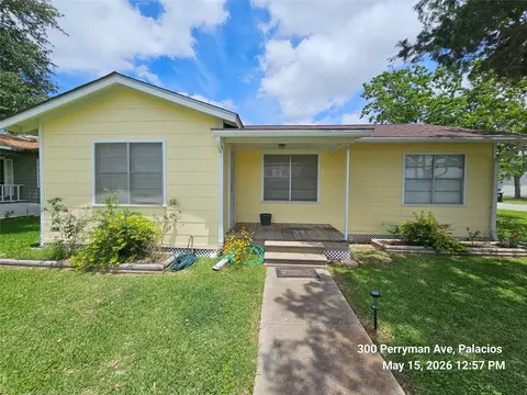 300 Perryman Ave, Palacios, TX 77465