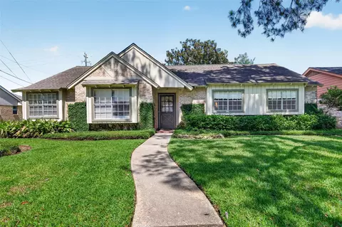 2006 Elmgate Dr, Houston, TX 77080