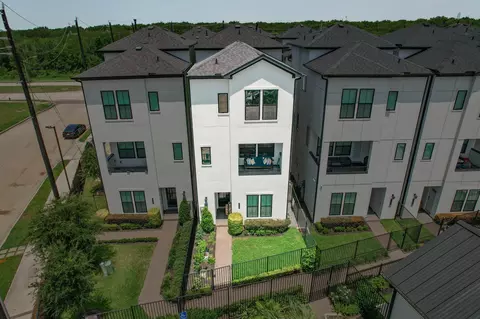 2816 Grand Fountains Dr #B, Houston, TX 77054