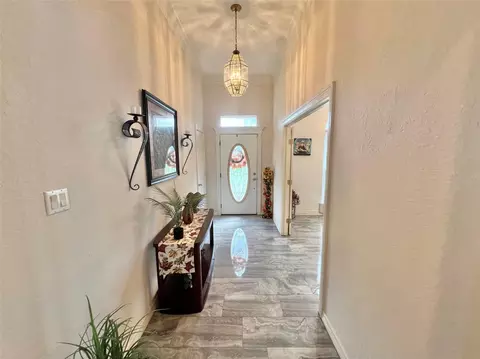 Entry Way - 150 Cornelia Ln, Angleton, TX 77515 photo 3 of 5
