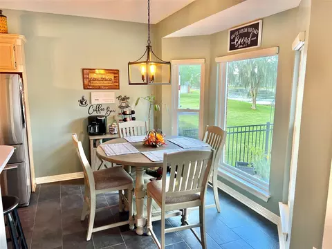 Dining - 150 Cornelia Ln, Angleton, TX 77515 photo 4 of 5