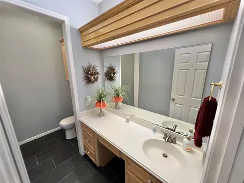 Bath - 150 Cornelia Ln, Angleton, TX 77515 photo 2 of 5