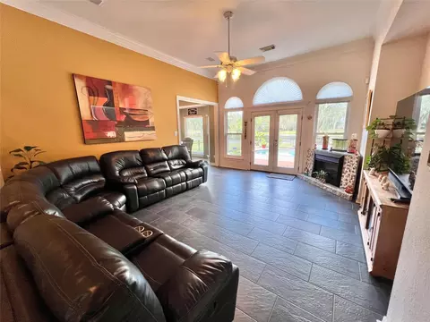 Living - 150 Cornelia Ln, Angleton, TX 77515 photo 2 of 4