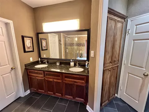 Bath - 150 Cornelia Ln, Angleton, TX 77515 photo 3 of 5