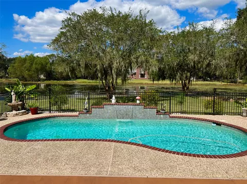 Exterior - 150 Cornelia Ln, Angleton, TX 77515 photo 6 of 13
