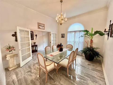 Dining - 150 Cornelia Ln, Angleton, TX 77515 photo 2 of 5