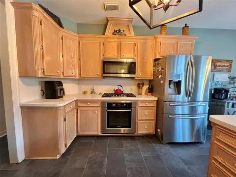 Kitchen - 150 Cornelia Ln, Angleton, TX 77515 photo 3 of 3