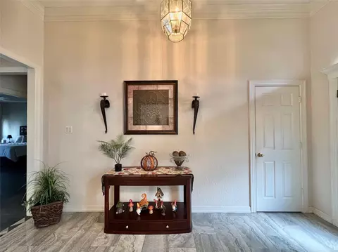 Entry Way - 150 Cornelia Ln, Angleton, TX 77515 photo 2 of 5
