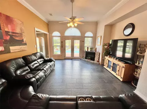 Living - 150 Cornelia Ln, Angleton, TX 77515 photo 1 of 4