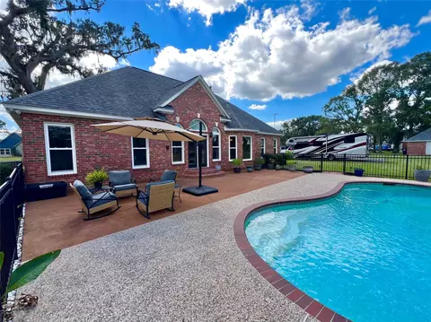 Exterior - 150 Cornelia Ln, Angleton, TX 77515 photo 5 of 13