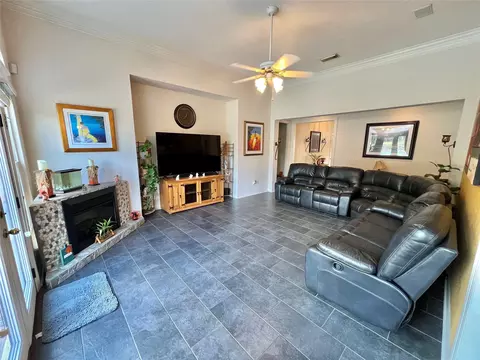Living - 150 Cornelia Ln, Angleton, TX 77515 photo 4 of 4