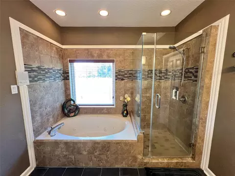 Bath - 150 Cornelia Ln, Angleton, TX 77515 photo 5 of 5