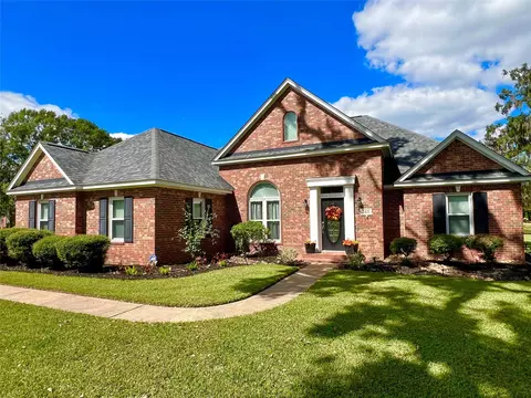 Exterior - 150 Cornelia Ln, Angleton, TX 77515 photo 2 of 13