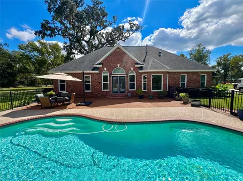 Exterior - 150 Cornelia Ln, Angleton, TX 77515 photo 4 of 13