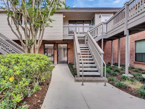 2829 Timmons Ln #204, Houston, TX 77027