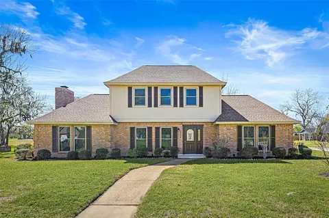 2348 Shalmar Dr, West Columbia, TX 77486
