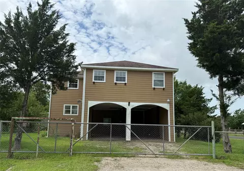 127 Metzwright Dr, Anahuac, TX 77514