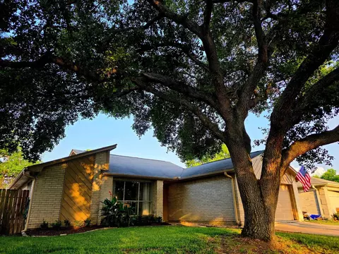 10103 King Ranch Ln, Sugar Land, TX 77498