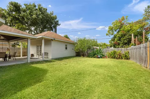 Exterior - 2603 Grape Ln, Pasadena, TX 77502 photo 9 of 10