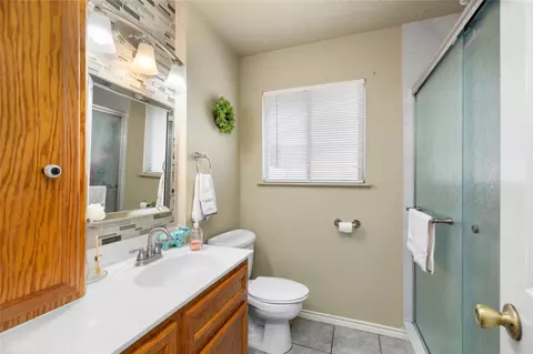 Bath - 2603 Grape Ln, Pasadena, TX 77502 photo 1 of 3