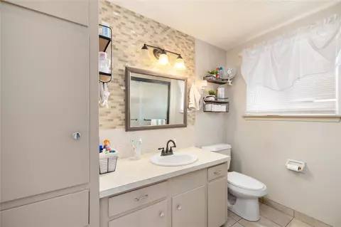 Bath - 2603 Grape Ln, Pasadena, TX 77502 photo 2 of 3