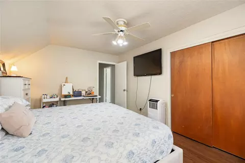 Bedroom - 2603 Grape Ln, Pasadena, TX 77502 photo 2 of 6
