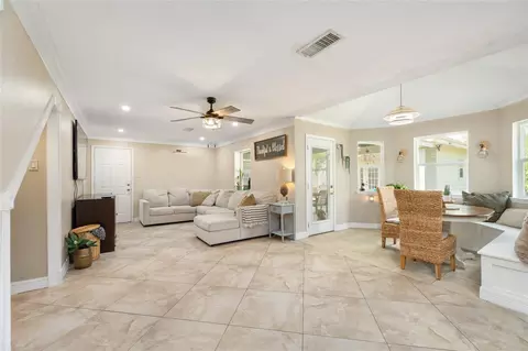 Entry Way - 2603 Grape Ln, Pasadena, TX 77502 photo 4 of 4