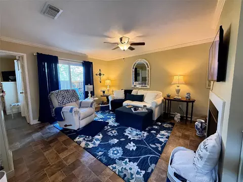 418 Garland Dr #120, Lake Jackson, TX 77566