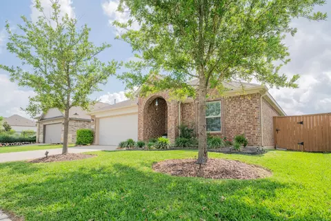 8658 Flamingo Bay Ln, Cypress, TX 77433
