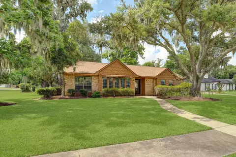 131 Lily St, Lake Jackson, TX 77566