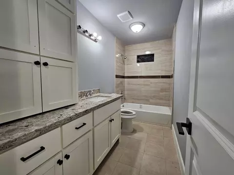 Bath - 2129 Raspberry Ln, Pasadena, TX 77502 photo 6 of 8