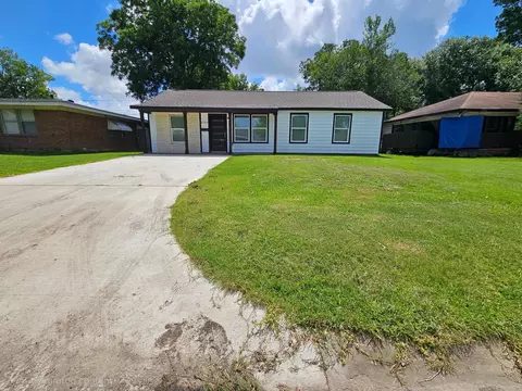 Exterior - 2129 Raspberry Ln, Pasadena, TX 77502 photo 2 of 11