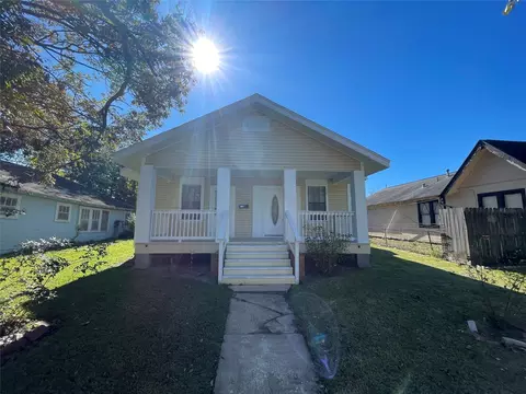 3105 Indiana St, Baytown, TX 77520
