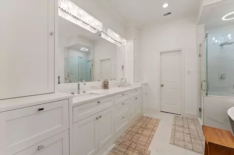 Bath - 1706 Elmside Ct, Conroe, TX 77301 photo 2 of 6