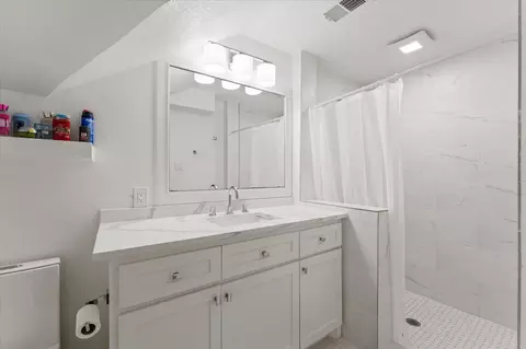 Bath - 1706 Elmside Ct, Conroe, TX 77301 photo 6 of 6