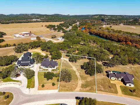 817 Bingham Ln, Canyon Lake, TX 78132