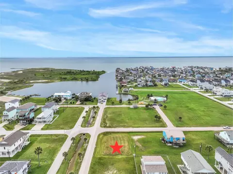 151 Miramar Dr, Galveston, TX 77554