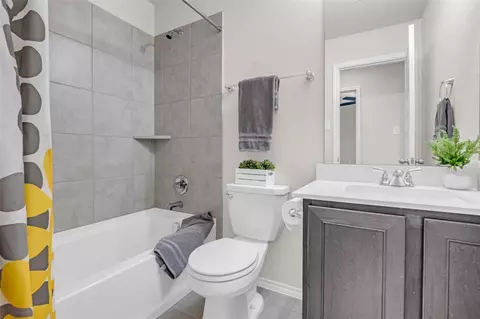 Bath - 1732 Brushy Cedar Ct, Conroe, TX 77301 photo 3 of 3