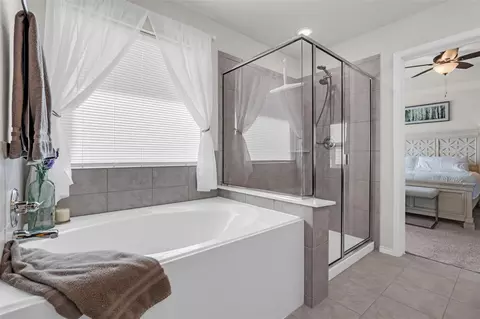 Bath - 1732 Brushy Cedar Ct, Conroe, TX 77301 photo 2 of 3