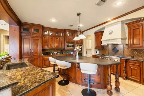 Kitchen - 22 Post Shadow Estate Dr, Spring, TX 77389 photo 2 of 5