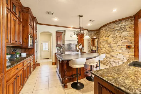 Kitchen - 22 Post Shadow Estate Dr, Spring, TX 77389 photo 4 of 5