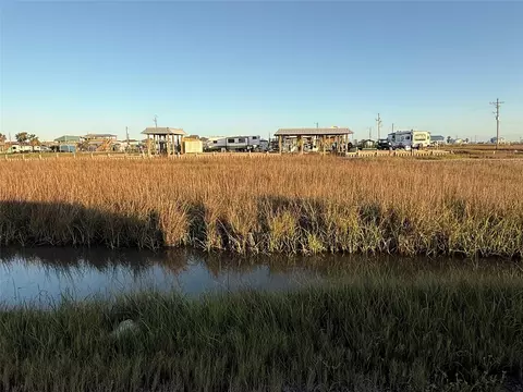 1110 Egret Pt, Crystal Beach, TX 77650