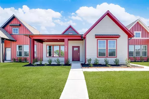 365 Legacy Point Dr #B, Sealy, TX 77474