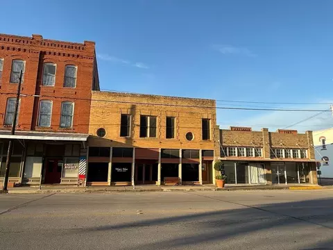 107 E Main St, Eagle Lake, TX 77434