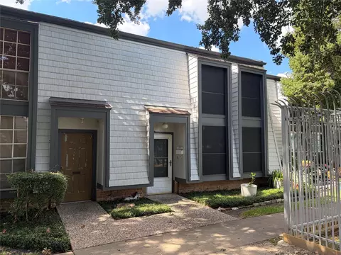 10177 Beekman Place Dr, Houston, TX 77043
