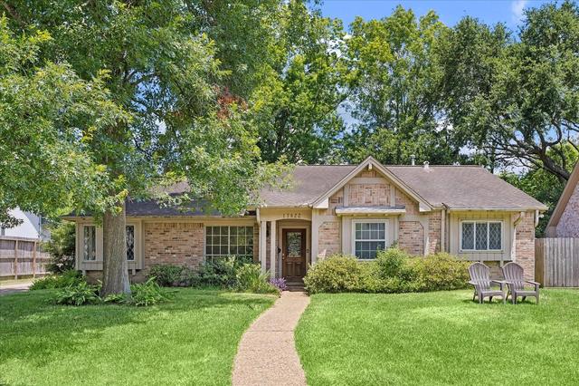 13822 Saint Marys Ln, Houston, TX 77079