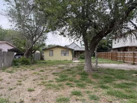 370 Gateway Dr, Poteet, TX 78065