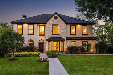 8745 Tollis St, Houston, TX 77055
