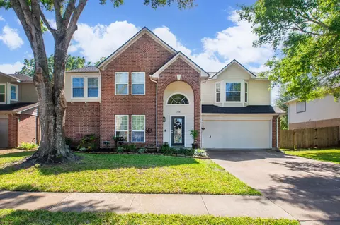 1714 Oak Valley Dr, Kemah, TX 77565